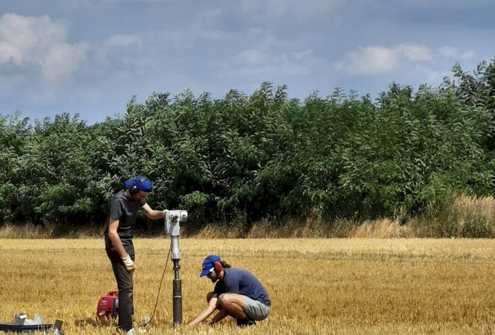 Image: Karlovsky lab: Soil sampling in microbiome research